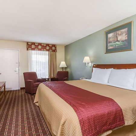 Days Inn By Wyndham Orangeburg Exterior photo