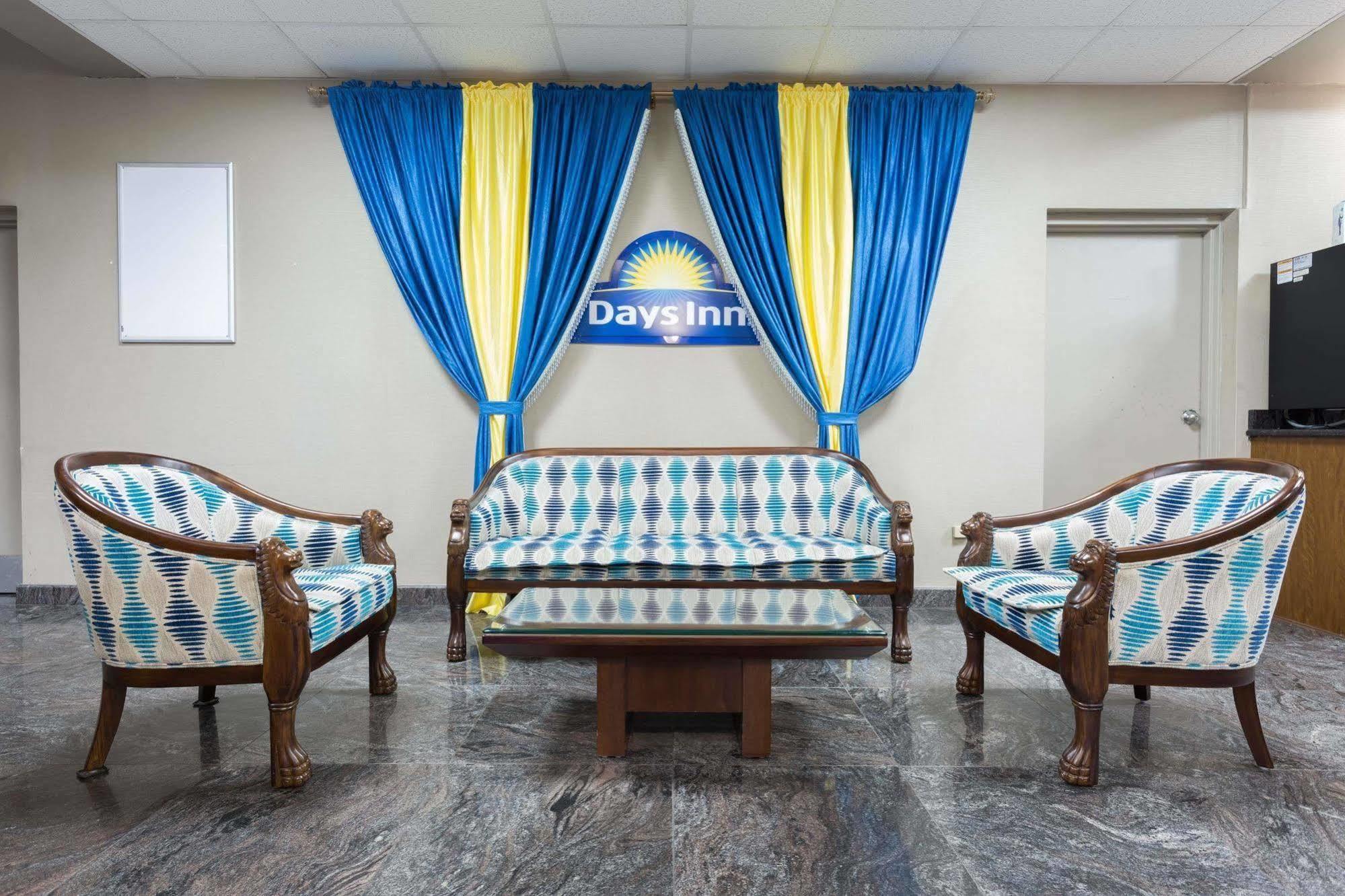Days Inn By Wyndham Orangeburg Exterior photo