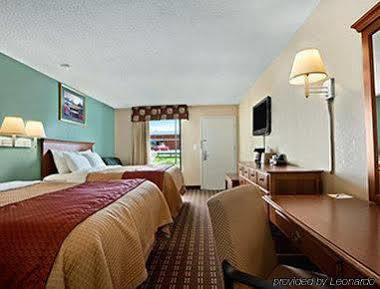 Days Inn By Wyndham Orangeburg Exterior photo