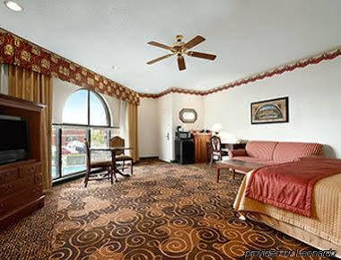 Days Inn By Wyndham Orangeburg Exterior photo